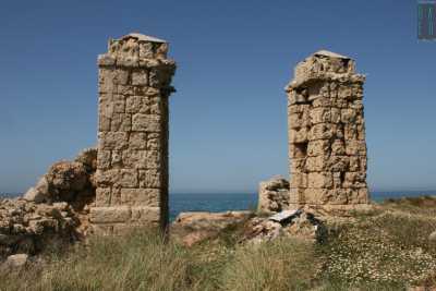 Da N-d�rr'a la lanze al trullo, dalle due colonne al "motel agip": � la costa sud di Bari